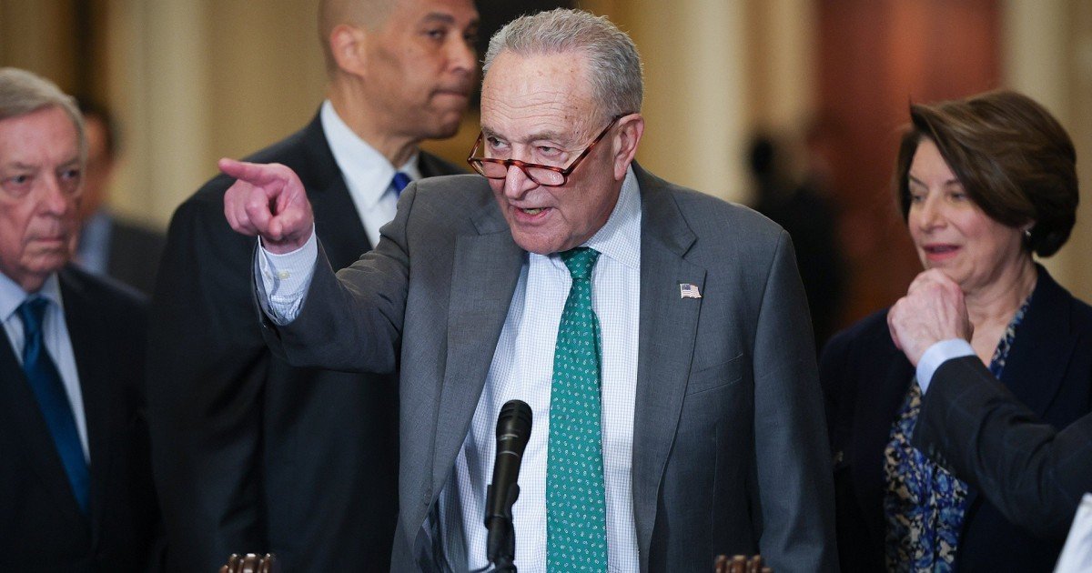 Democrats react to Schumer’s plan to vote for GOP funding bill