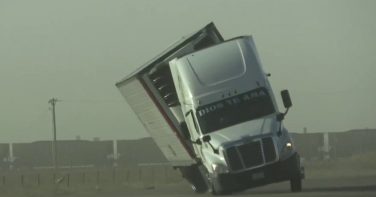 Massive dust storms cause fatal crashes in Texas