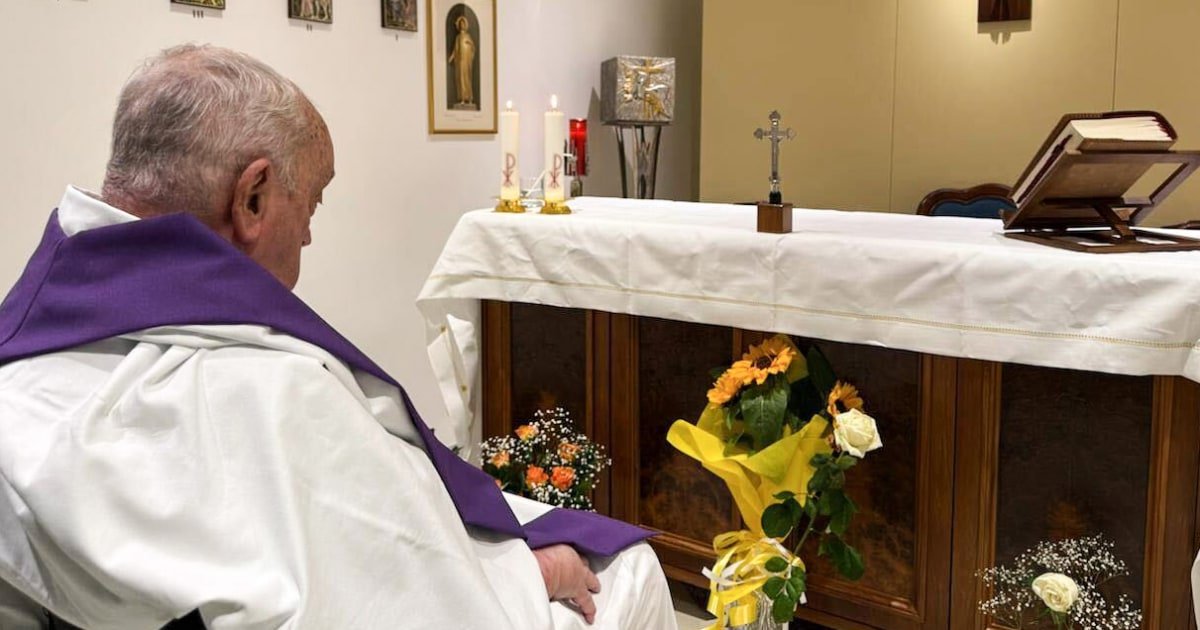 Pope Francis photographed for first time since hospitalization