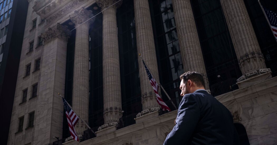 Trump’s Encouragement of Stock Investors Draws Scrutiny