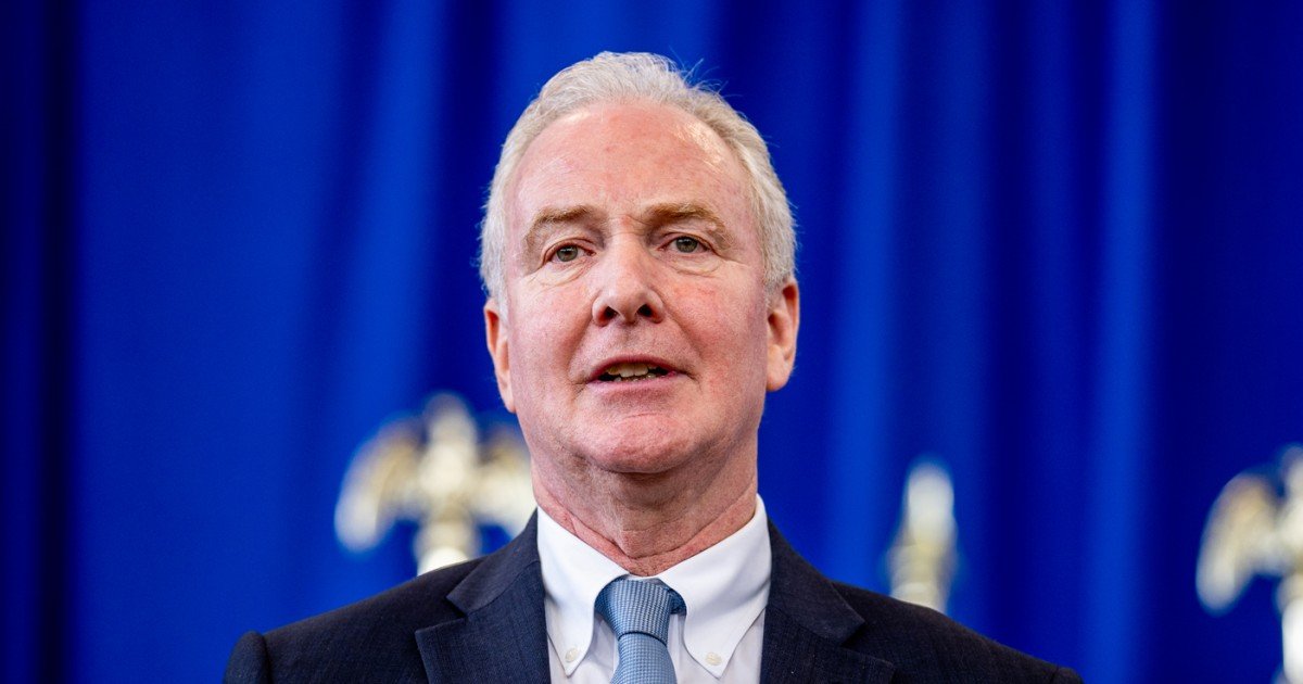 Sen. Chris Van Hollen travels to El Salvador to advocate for Kilmar Abrego Garcia’s release