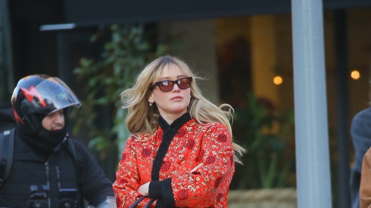 Jennifer Lawrence’s Experiments in Outerwear Continue To Be Unmatched