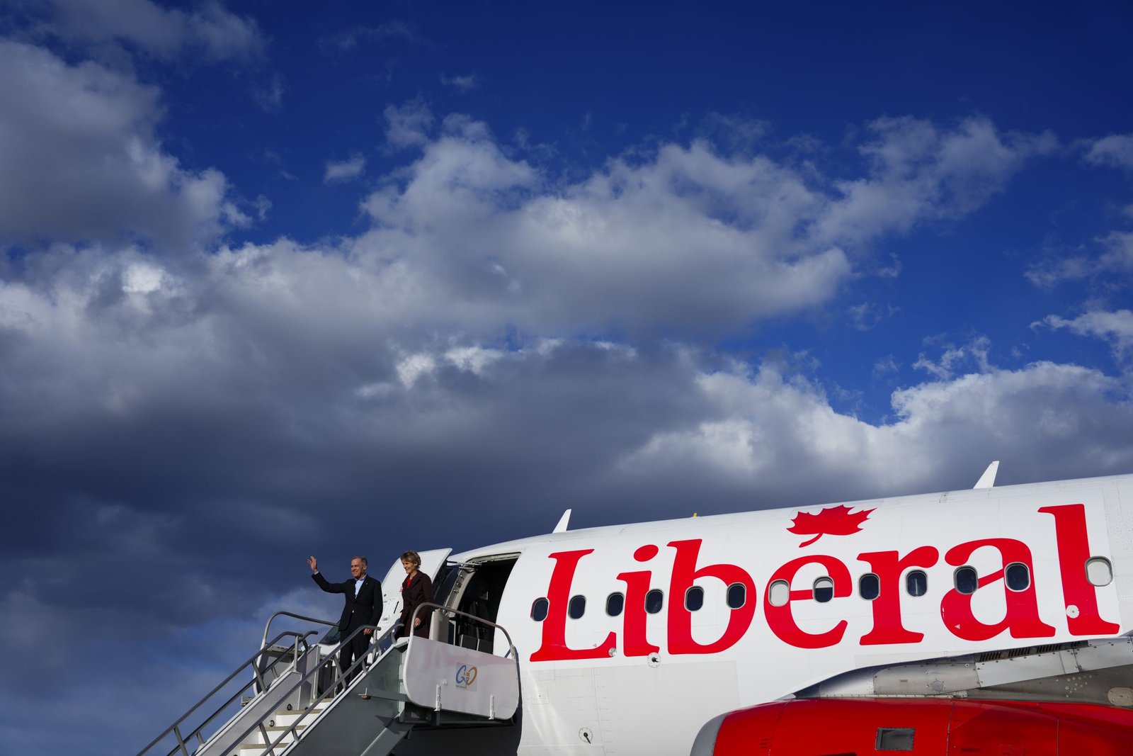 iPolitics AM: Party leaders set for five-way face-off en français during the first of two high-stakes debates