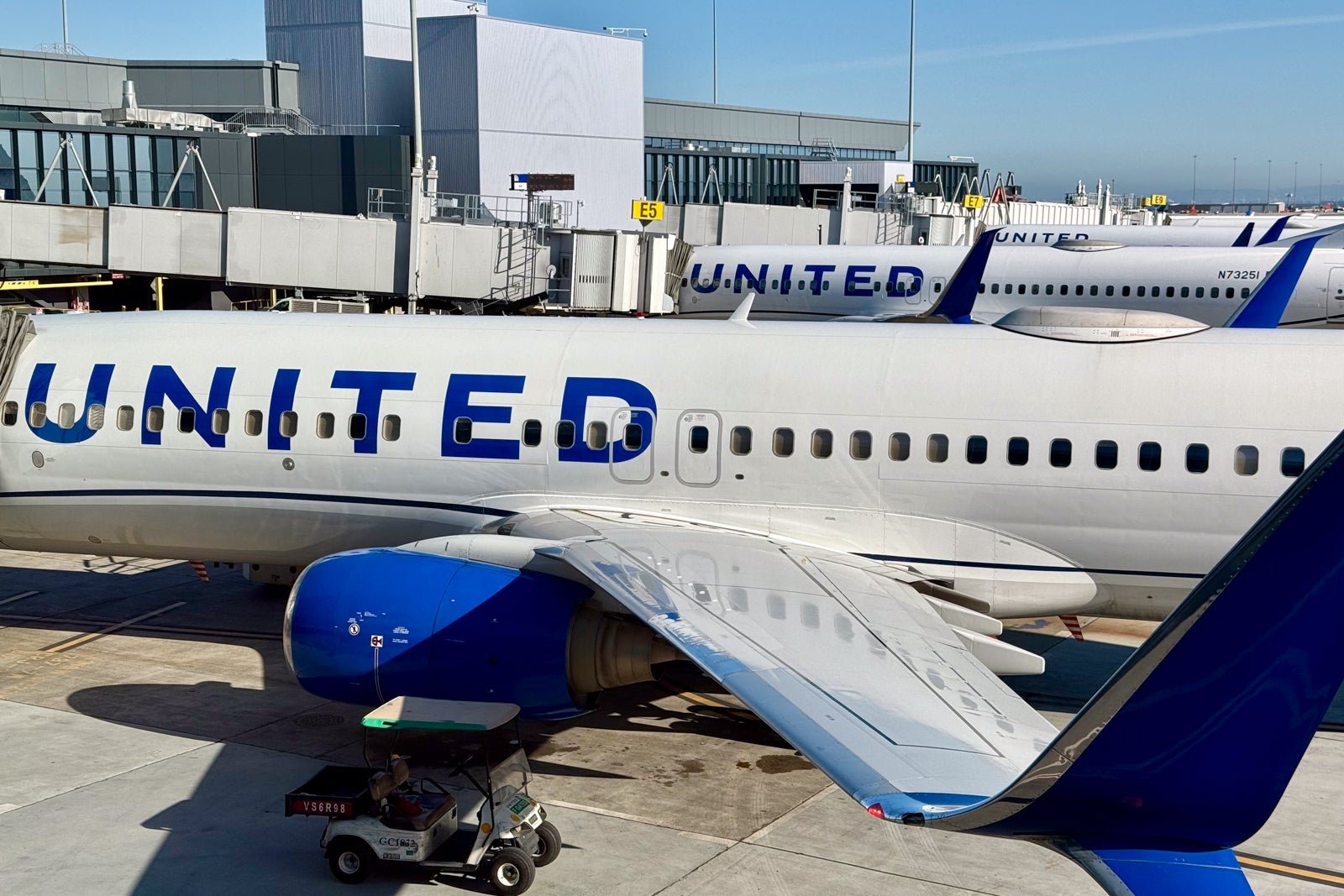 United cuts flights, but still sees strength for international vacations and premium seats