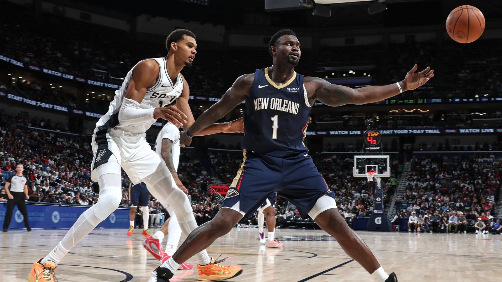Pelicans’ Zion Williamson Out At Least 1 Week After Suffering Hamstring Injury