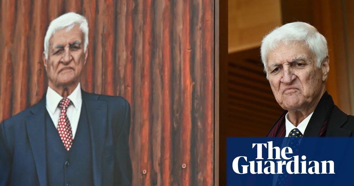 Bob Katter painted in flattering light as portrait unveiled after 50 colourful years in politics | Bob Katter