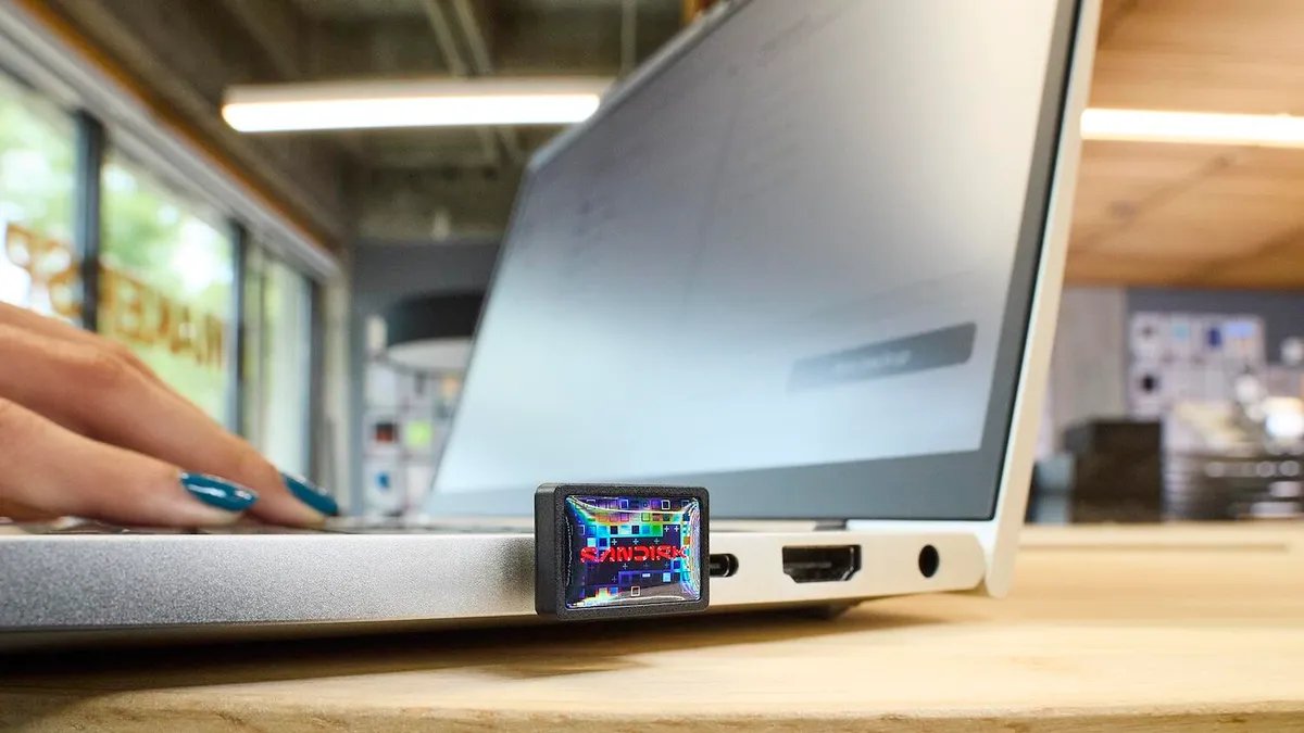 This Itty-Bitty Flash Drive Offers 1TB That Can Stay Plugged In