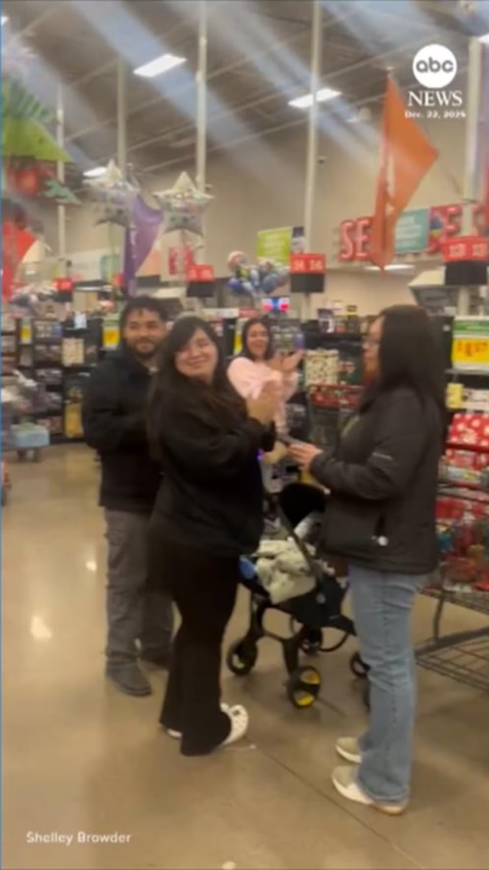 Video Texas supermarket offers shoppers free groceries after computer glitch