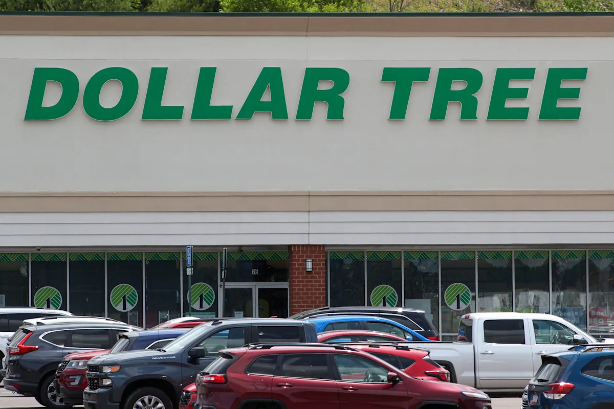 Dollar stores continue to see higher-income shoppers, even as consumer sentiment improves