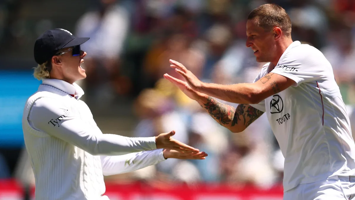 The Ashes: Australia slump to 120-8 – leading England by 162