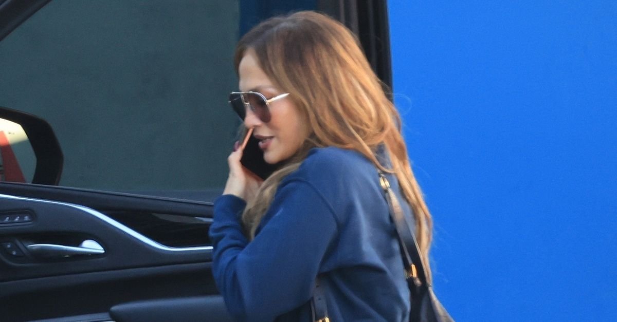 J.Lo Just Wore the #1 Leggings Color Trend of Winter 2025