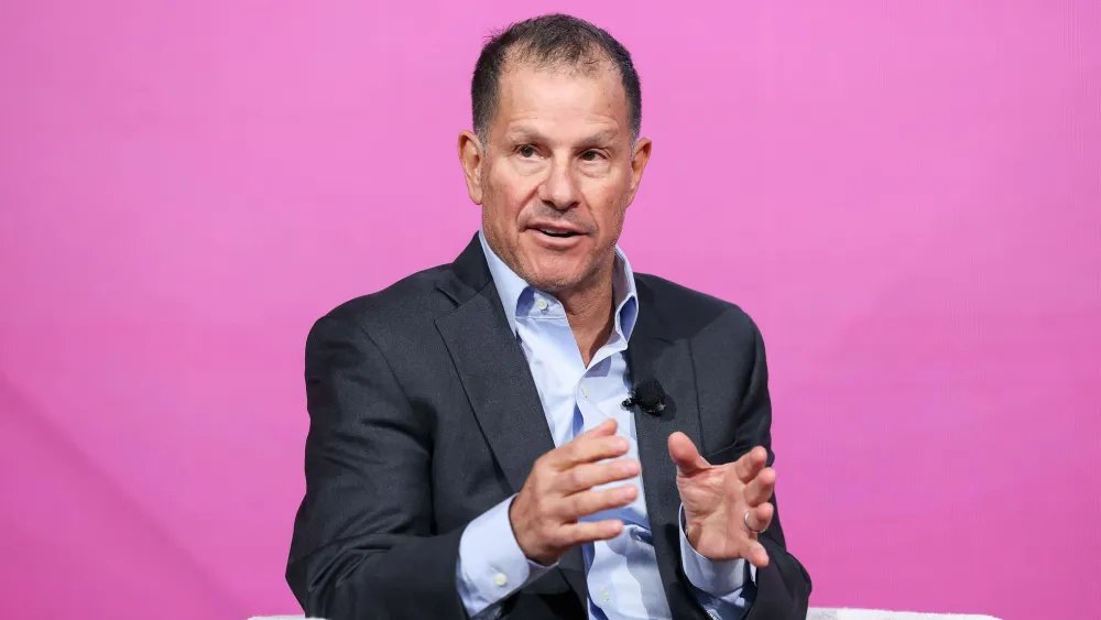 Brand Management Revolutionizes Modern Fashion Industry