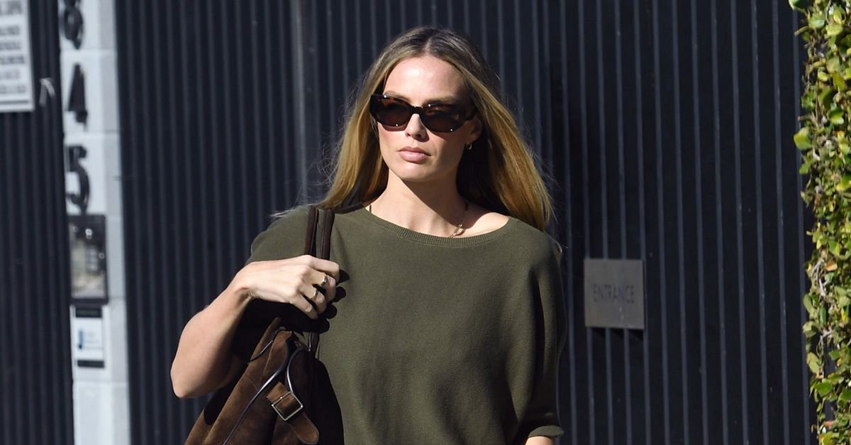 Margot Robbie Found the 2026 Way to Wear Mesh Flats