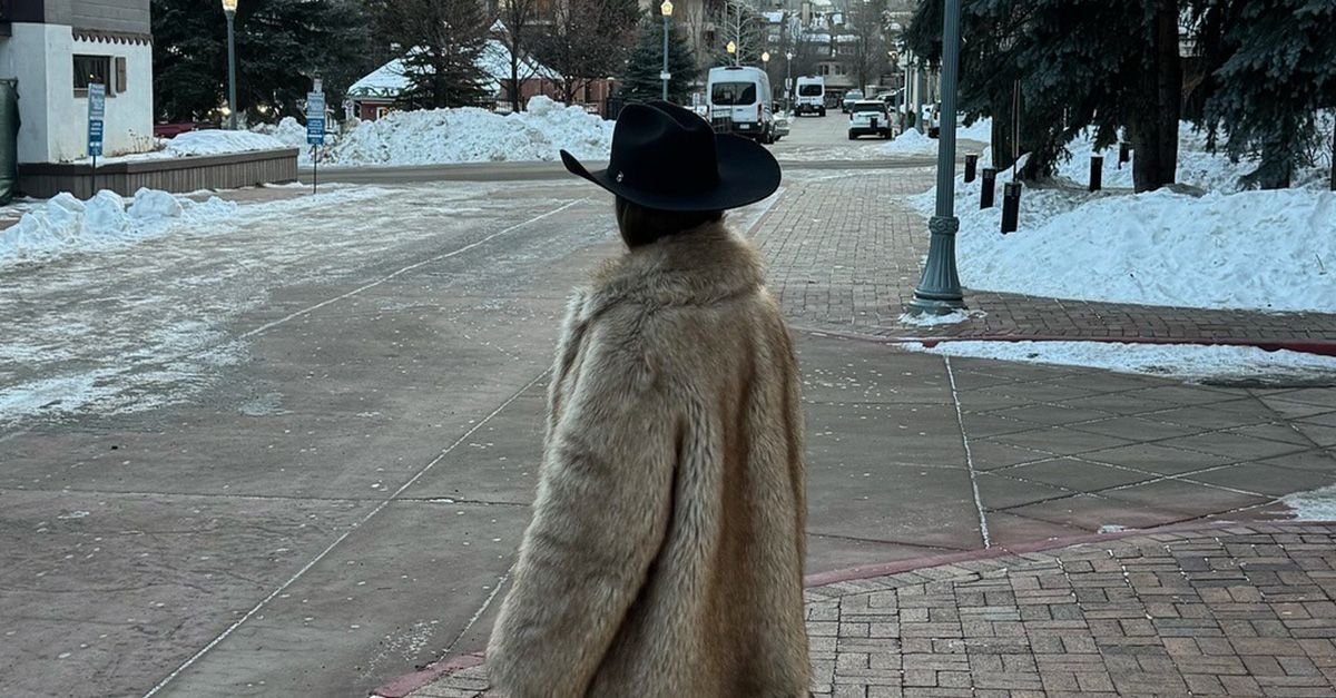 6 Chic Winter Vacation Outfit Ideas 2025