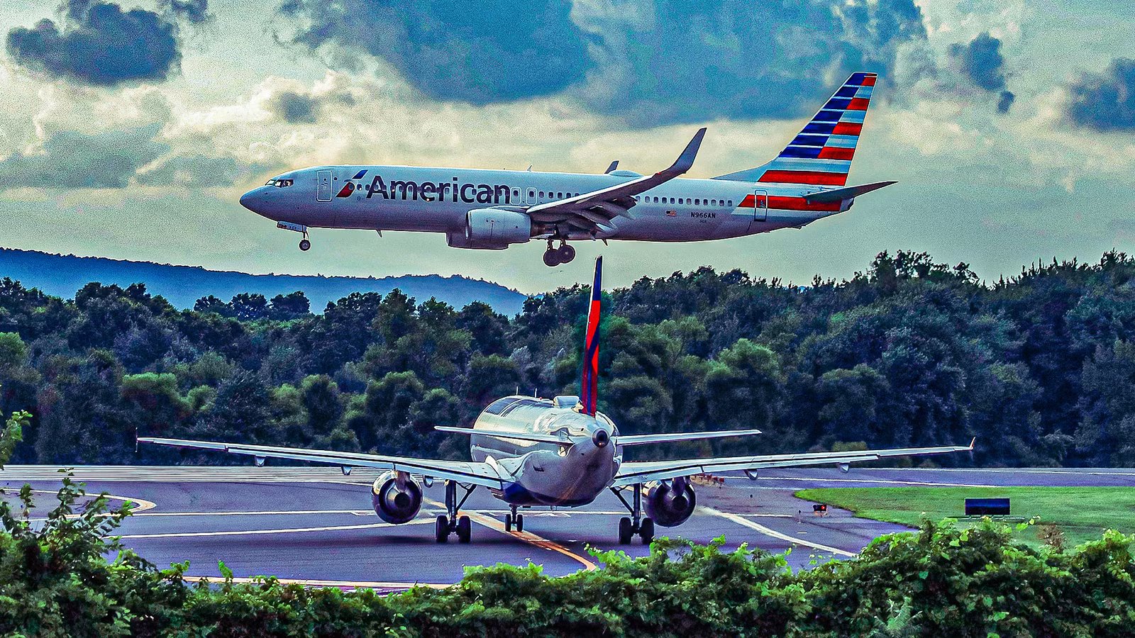 US Airlines Cancel Over 1,500 Flights As Winter Storm Batters Holiday Travel