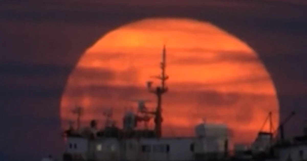 The last supermoon of 2025 rises over South America