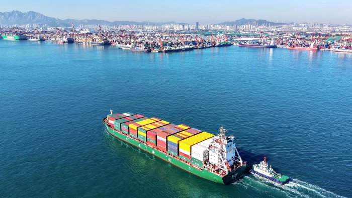 China’s trade surplus tops $1tn for first time