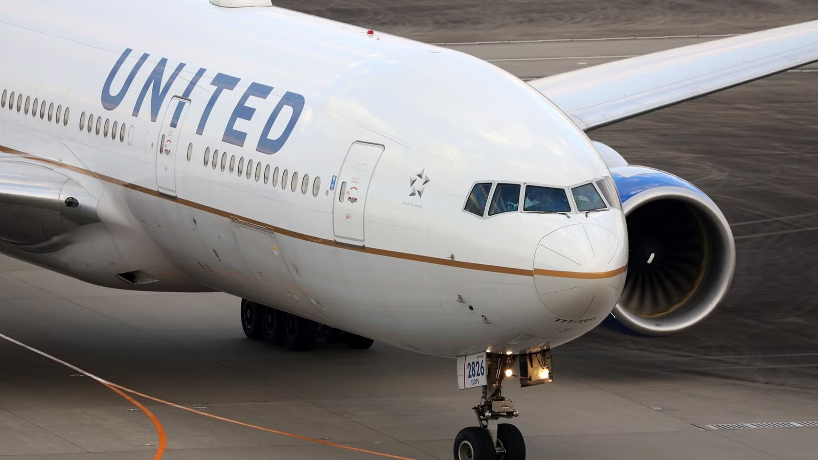 United Airlines Grounds Boeing 777-200ER After Diversion To Edinburgh Due To Burning Smell