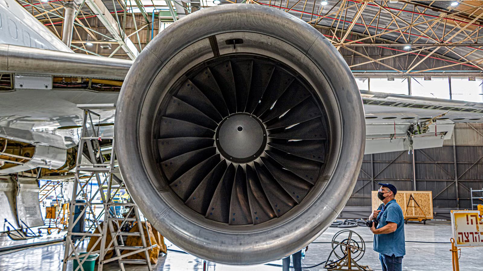 The True Differences Between Pratt & Whitney & Rolls-Royce Engines
