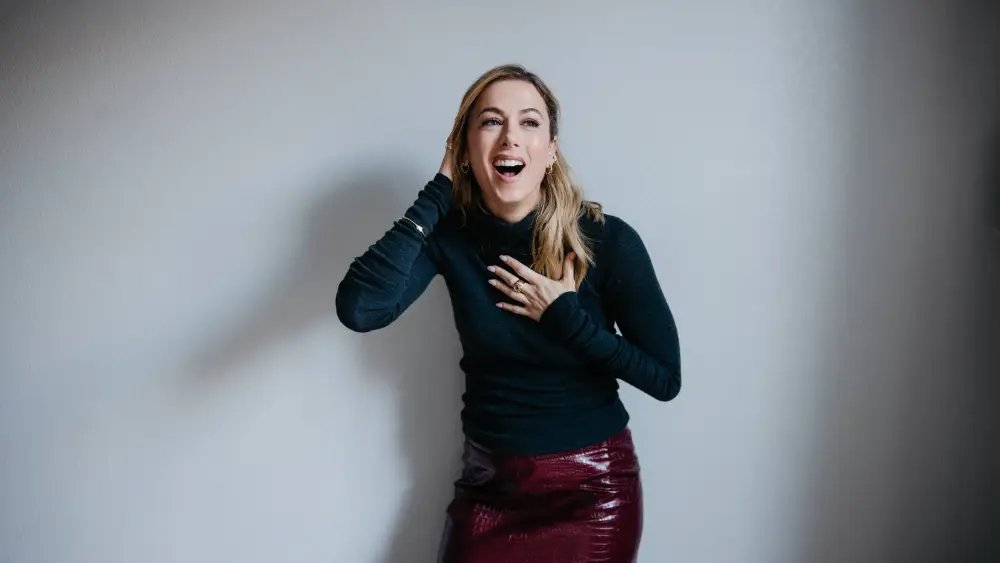 ‘Chasing Summer’ Writer & Star Iliza Shlesinger on Summer Nostalgia That Inspired Sundance Film