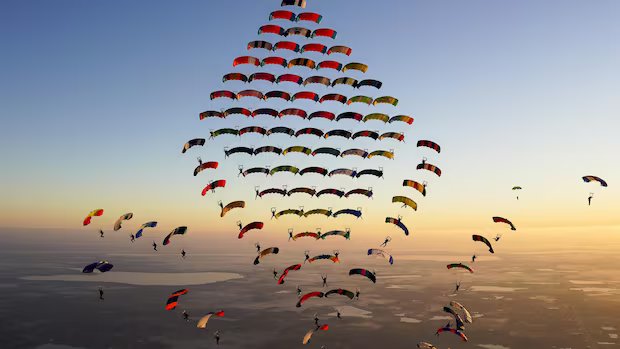 Quebec City skydivers help set new world record for largest parachute formation