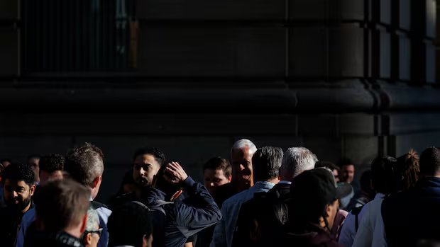 Unions, public service employees speak out against Ontario return to office policy