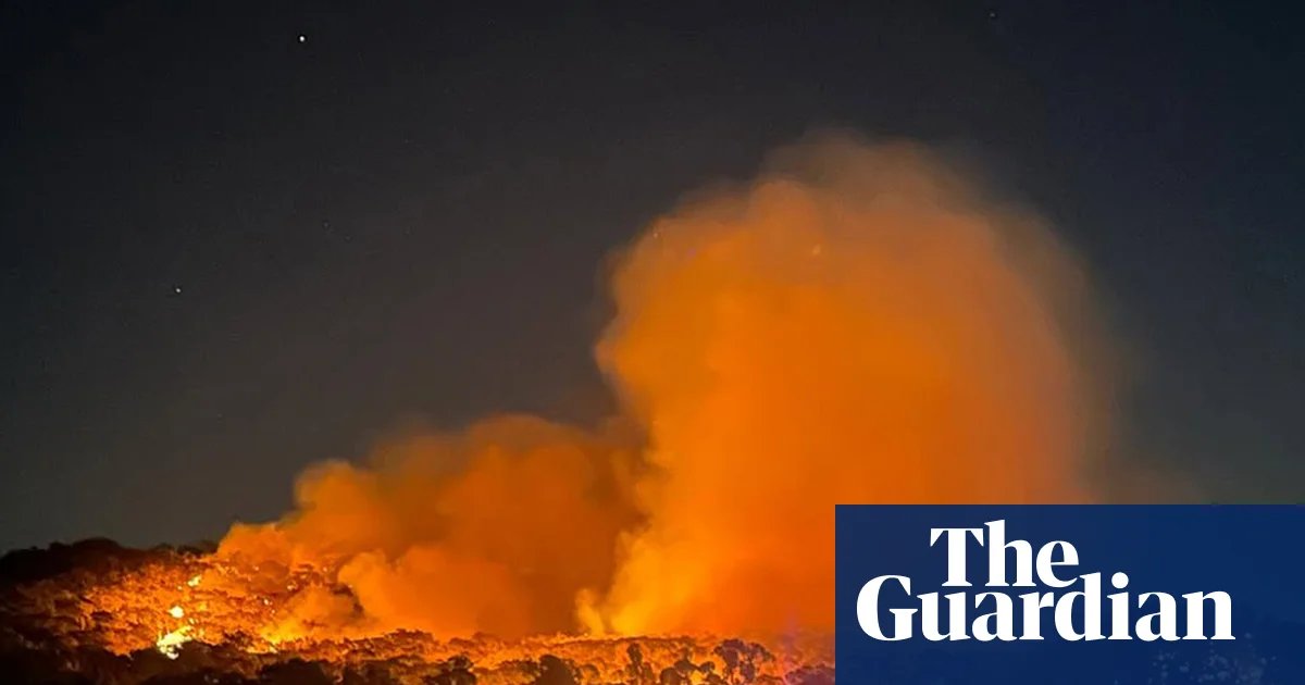 Three people missing and multiple properties destroyed as bushfire hits Victorian town ‘like a bomb’ | Victoria