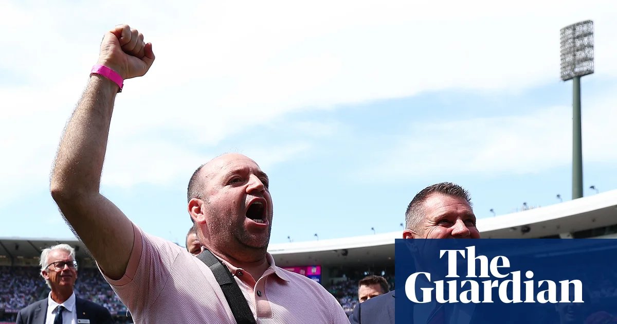 Crowd roars in standing ovation for Bondi hero Ahmed al-Ahmed at sold-out Ashes test in Sydney | Bondi beach terror attack