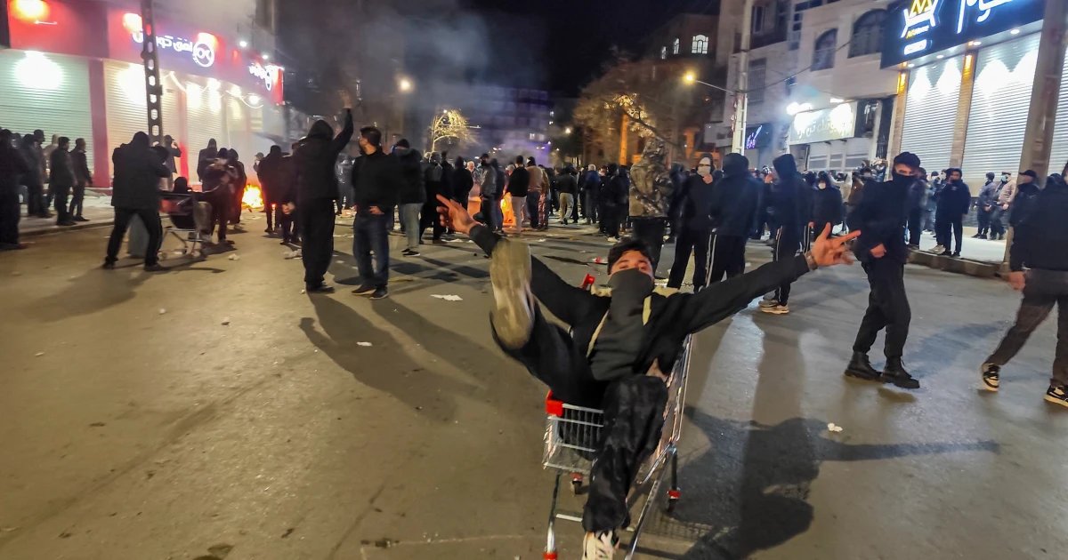 Iranian government shuts down internet as violent crackdown continues