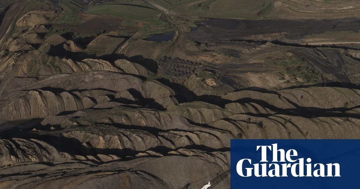 Missing worker could be trapped 1km underground after Queensland mine collapses | Queensland