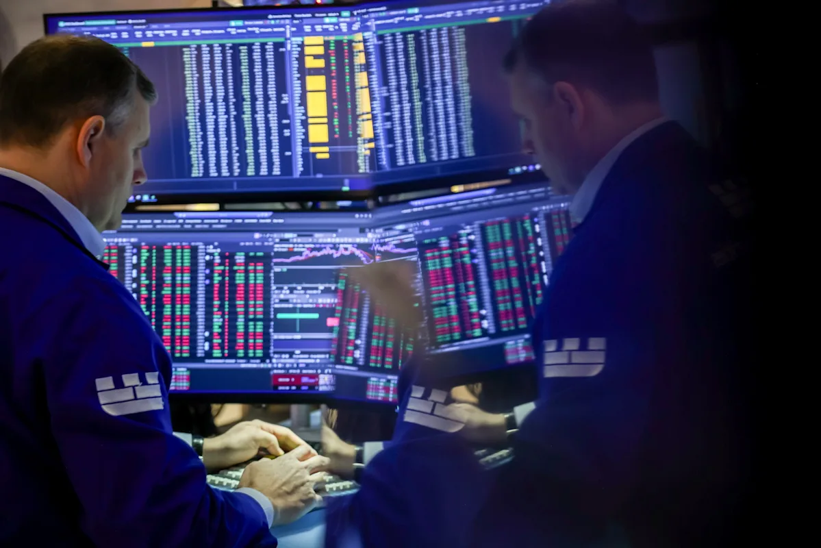 Stocks, Bonds Set for Jittery Start on Venezuela: Markets Wrap