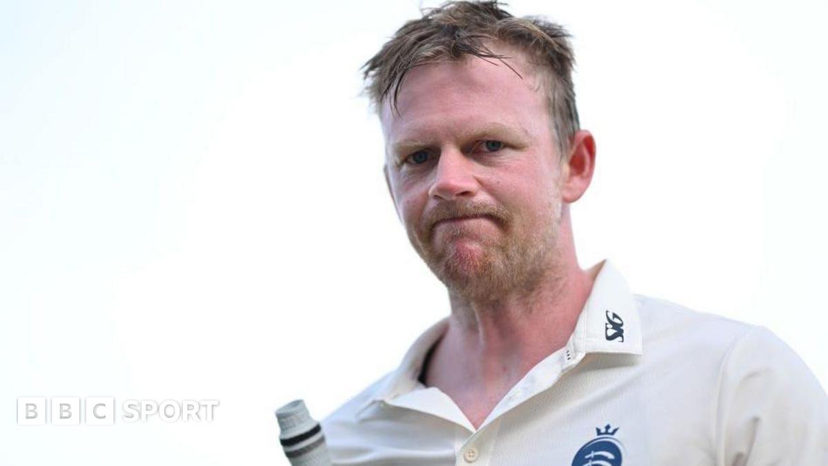 Sam Robson: Middlesex batter signs new contract until 2027
