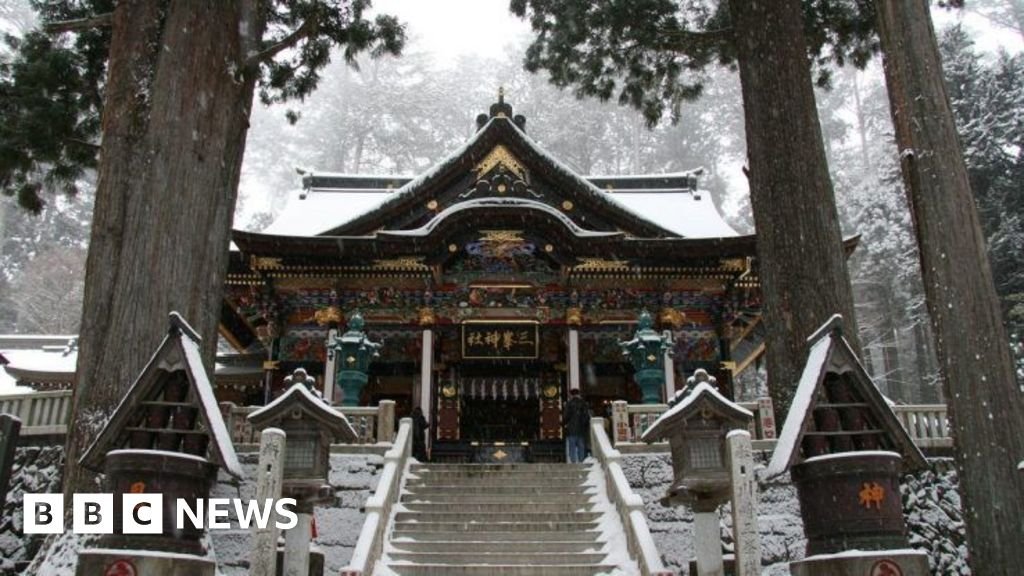 More than 100 shelter overnight in shrine due to heavy snow