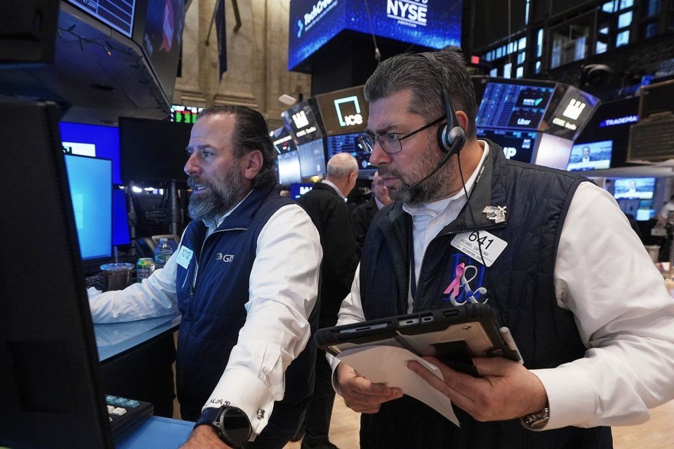 Energy stocks help S&P/TSX composite end higher, U.S. stock markets edge lower