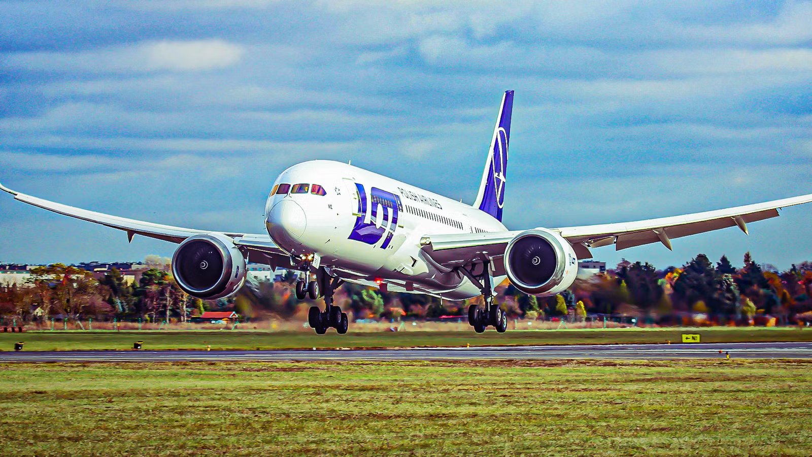 Which Airlines Operate The Smallest Boeing 787 Dreamliner Variant?