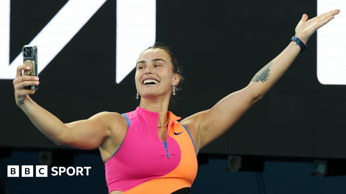 Australian Open 2026 : Aryna Sabalenka beats Rakotomanga Rajaonah in front of Roger Federer and Rod Laver