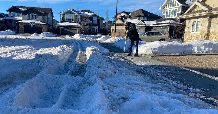 Edmonton residential parking ban pauses, snow-clearing to resume after weekend – Edmonton