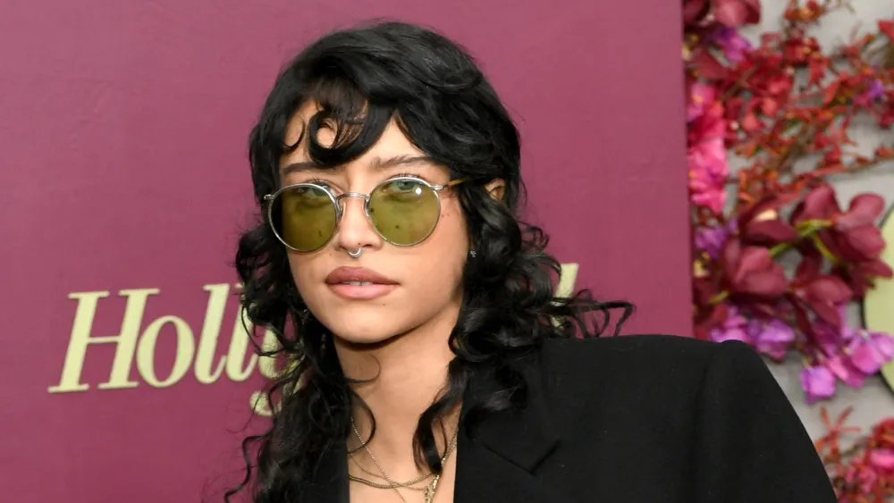 Odessa A’zion Styles a Matted-down Mullet