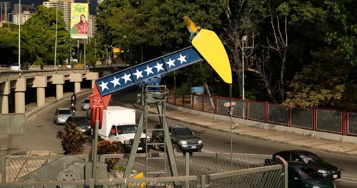 Venezuela will send 30-50M barrels of oil to US, Trump says – National