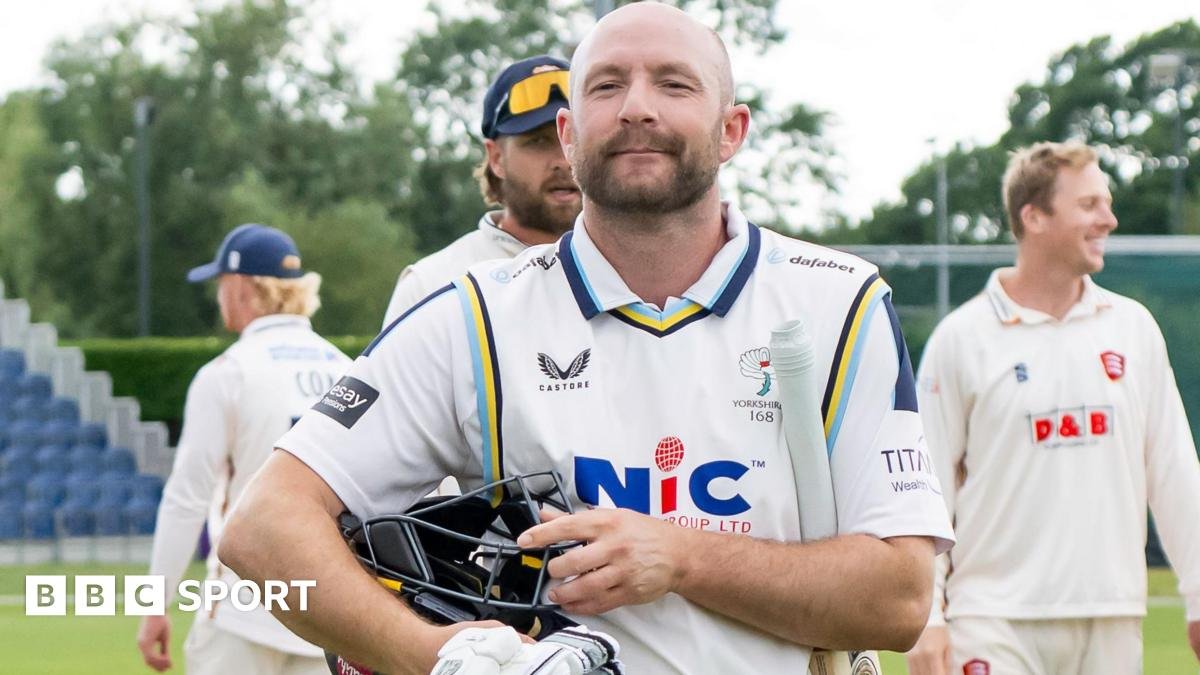 Adam Lyth: Yorkshire batter extends contract until end of 2027