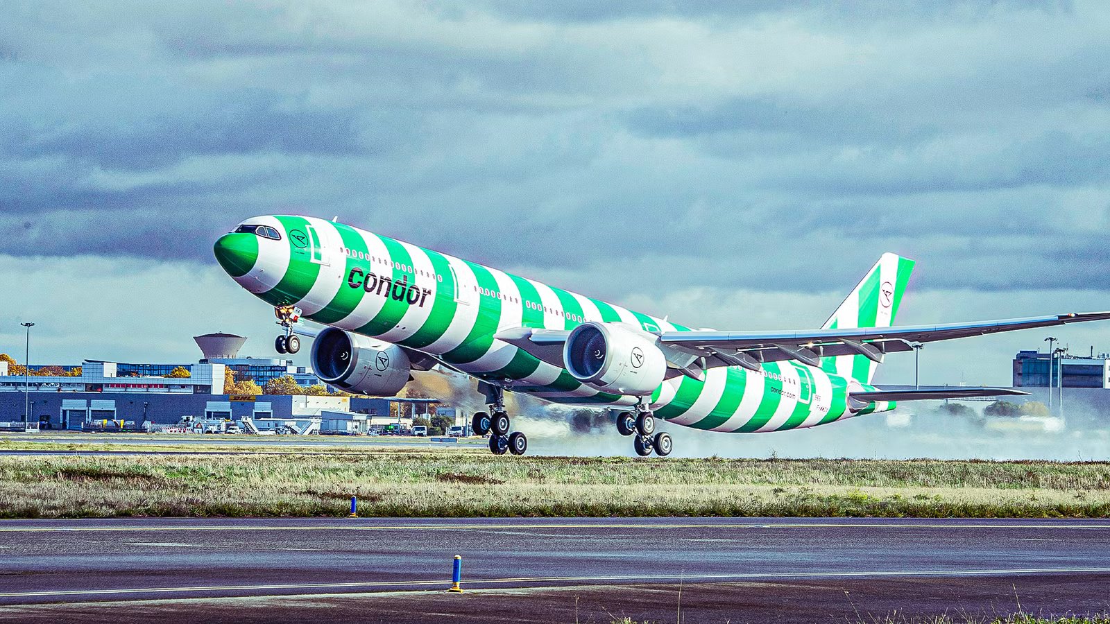 How Cabin Crew Rest & Sleep On The Airbus A330neo