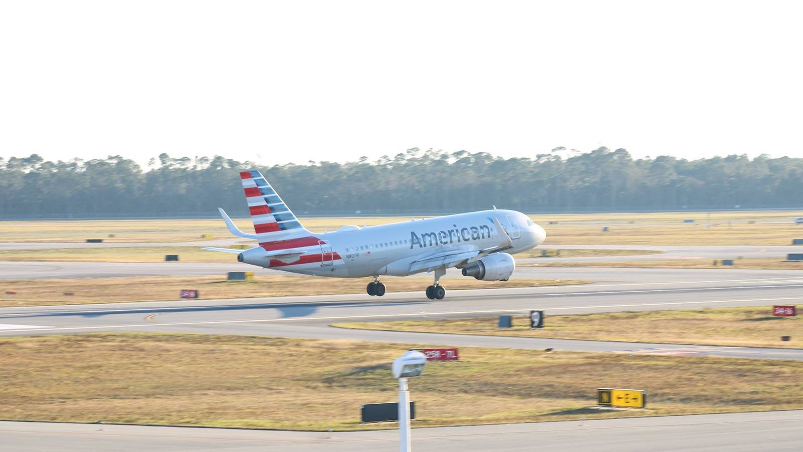 American Airlines Removes Airbus A319 From Service After Wing Hits De-Icing Truck