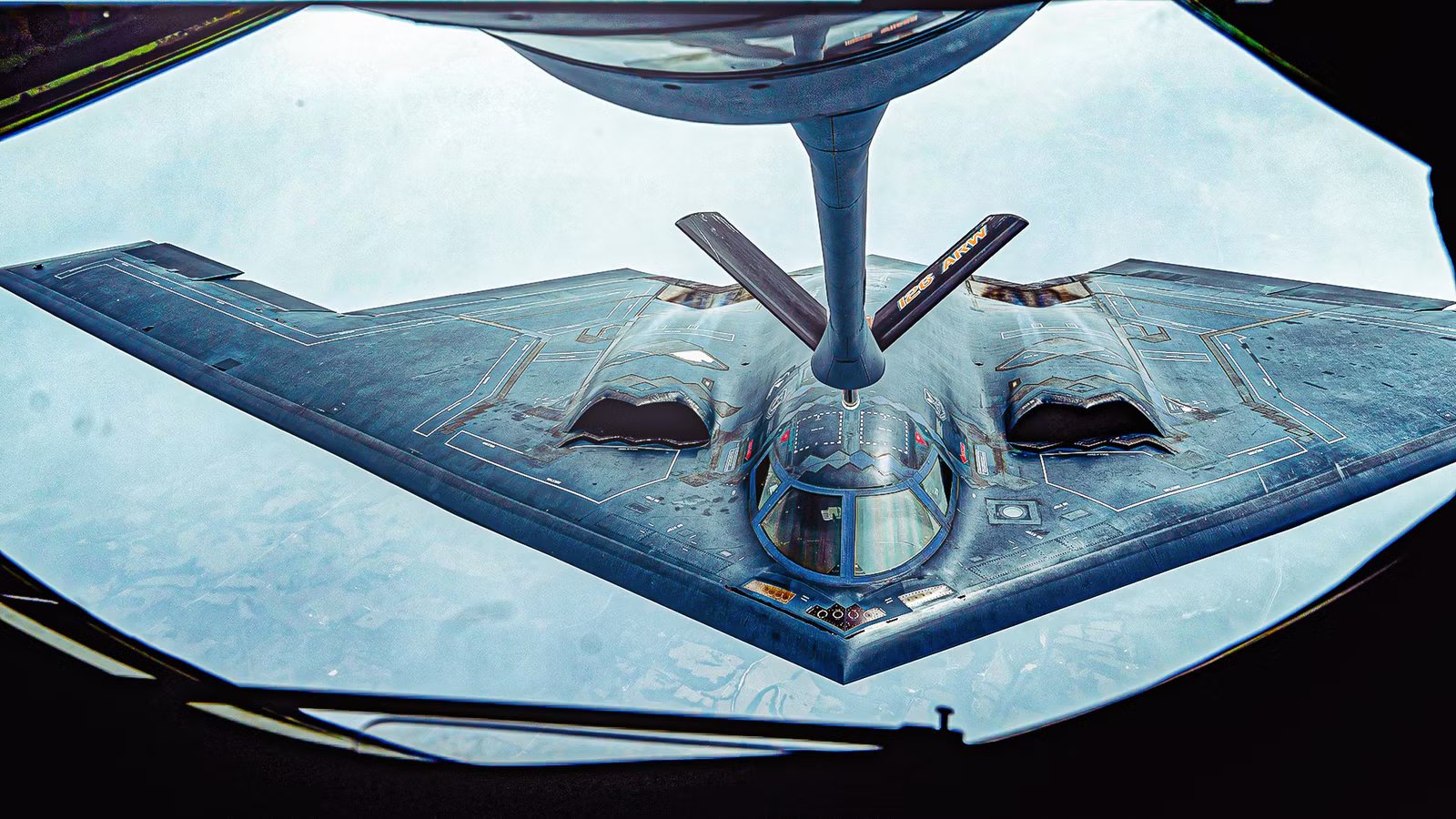 The Striking Differences Between The B-1 & B-2 Bombers