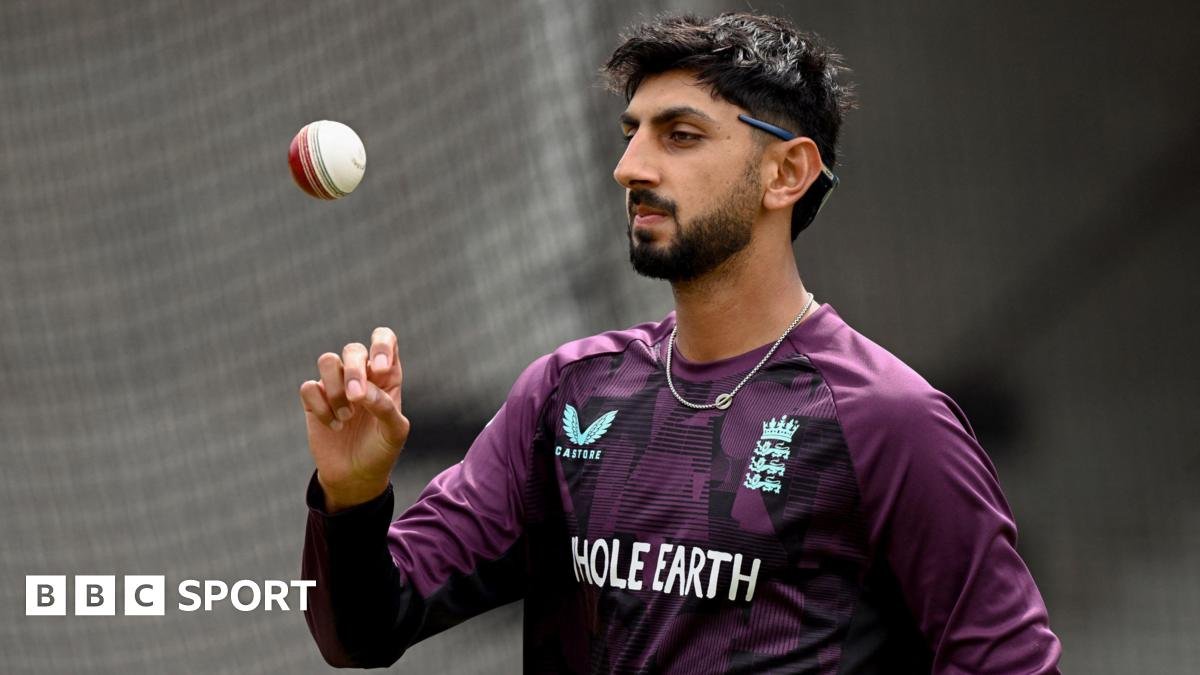 Shoaib Bashir: Derbyshire sign England spin bowler from Somerset