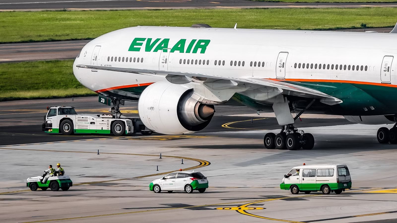 EVA Air Probes Pilot Altercation At LAX