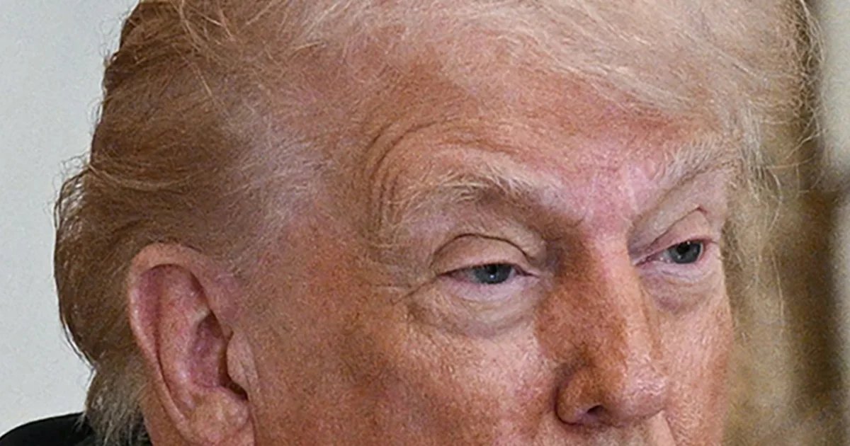 Trump threatens tariffs over Greenland support