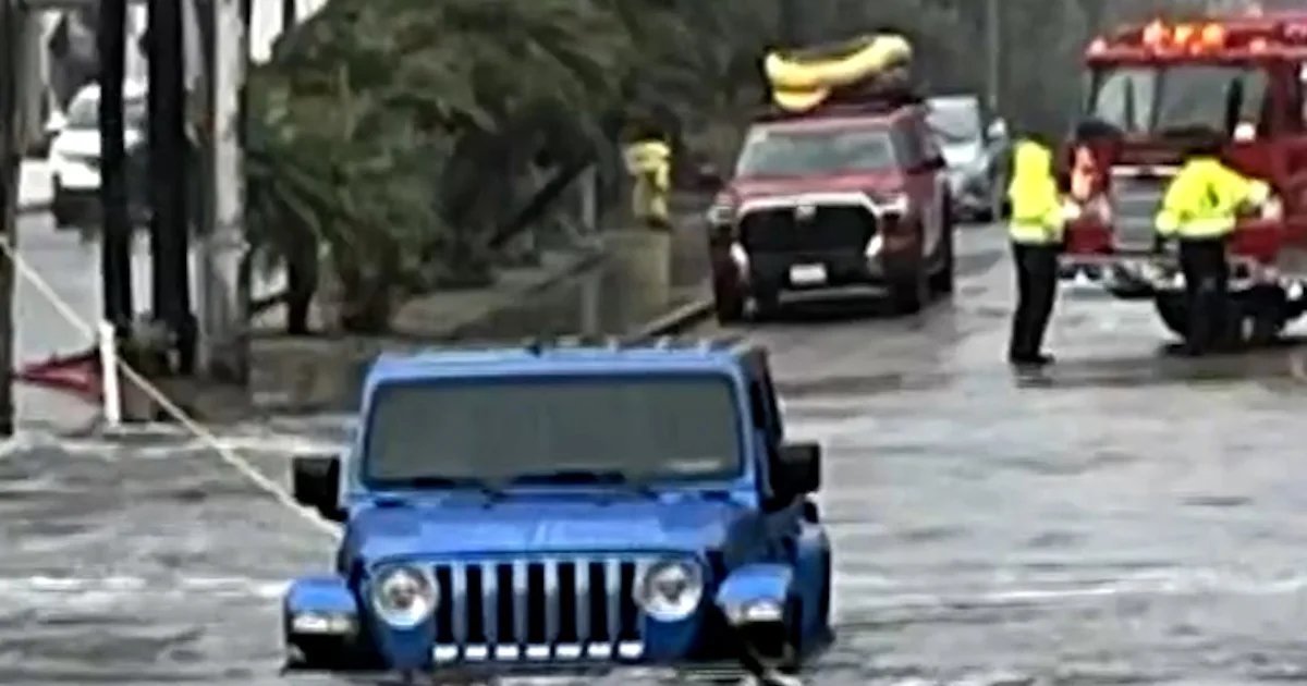 Snowstorms and floods hit the U.S. to start the new year