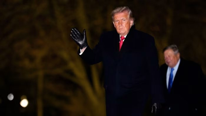 Dollar and US stocks fall as Trump says ‘no going back’ on Greenland bid