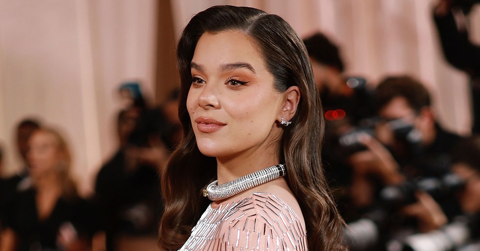 Hailee Steinfeld Debuts Her Baby Bump at the Golden Globes