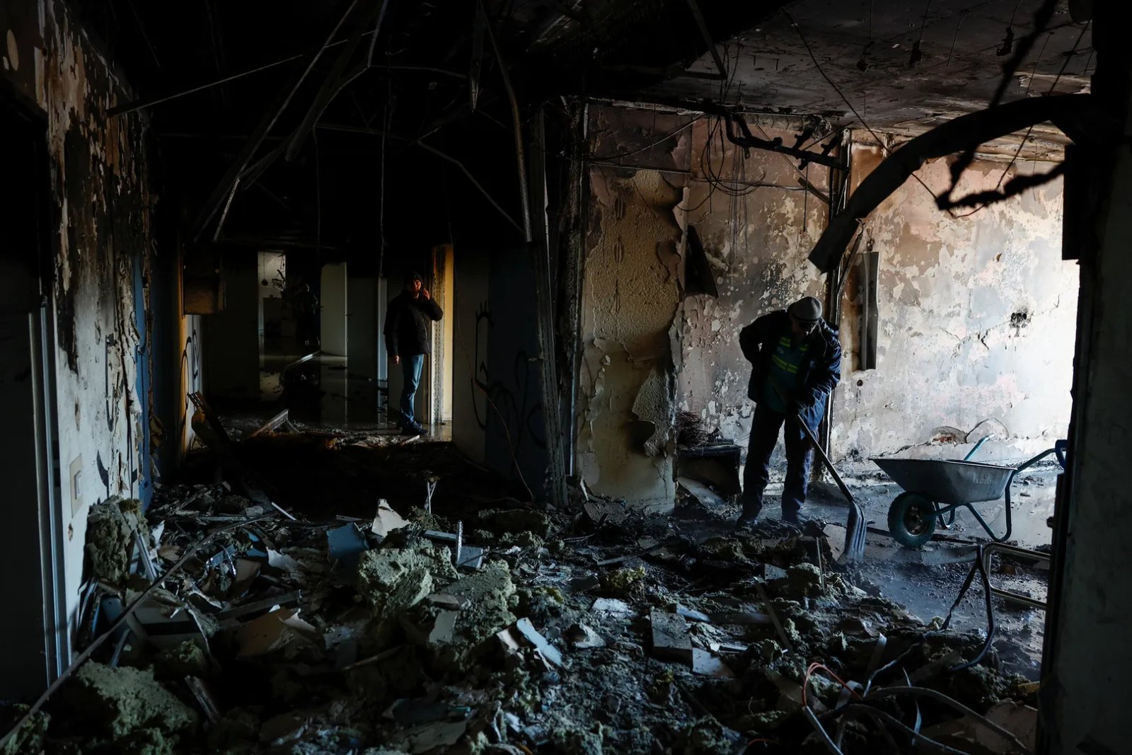 Patients evacuated after Russian strike hits Kyiv clinic | Russia-Ukraine war